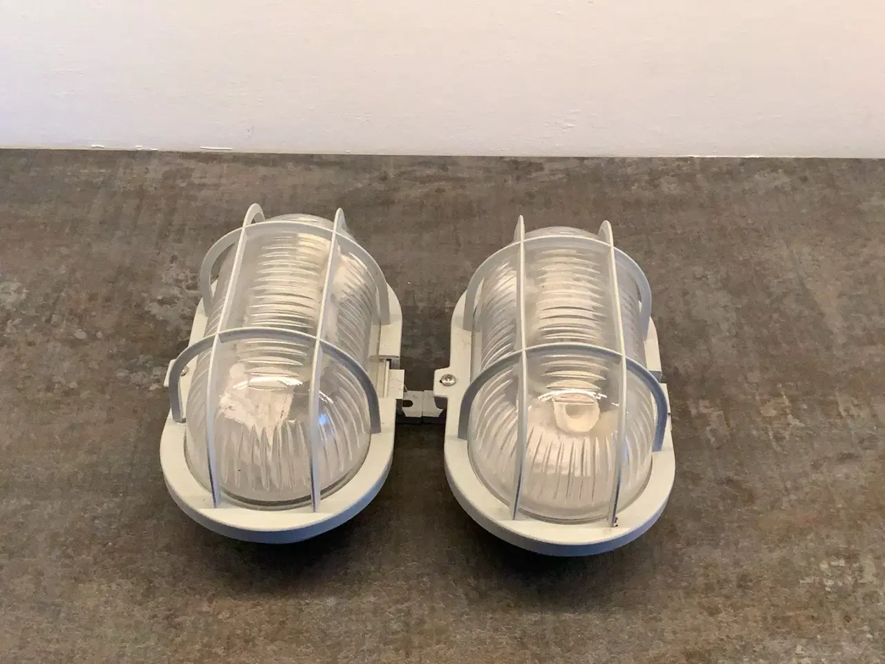 Billede 1 - 2 skotlamper grå - ny 