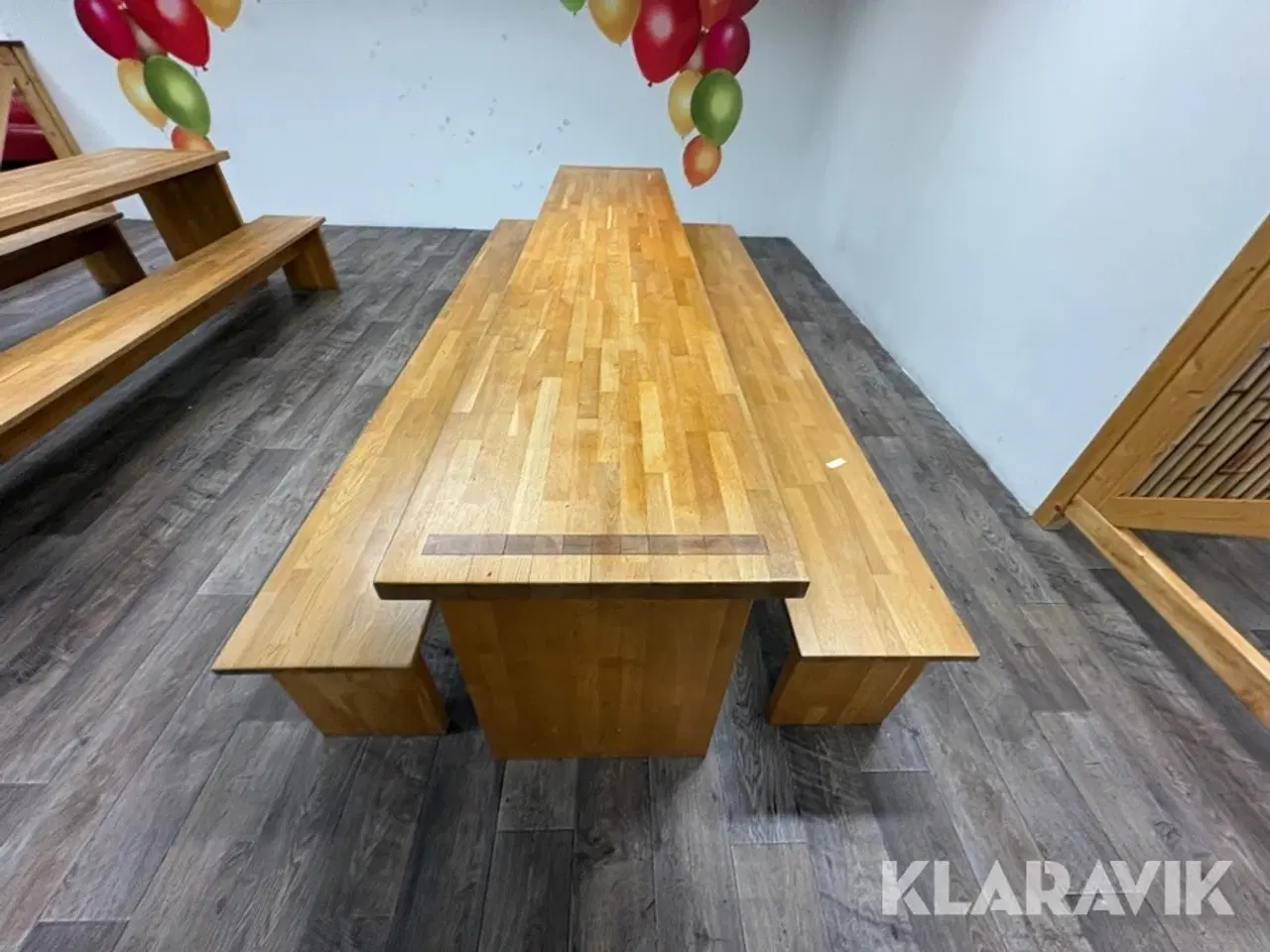 Billede 8 - Bordebænkesæt og indhegning