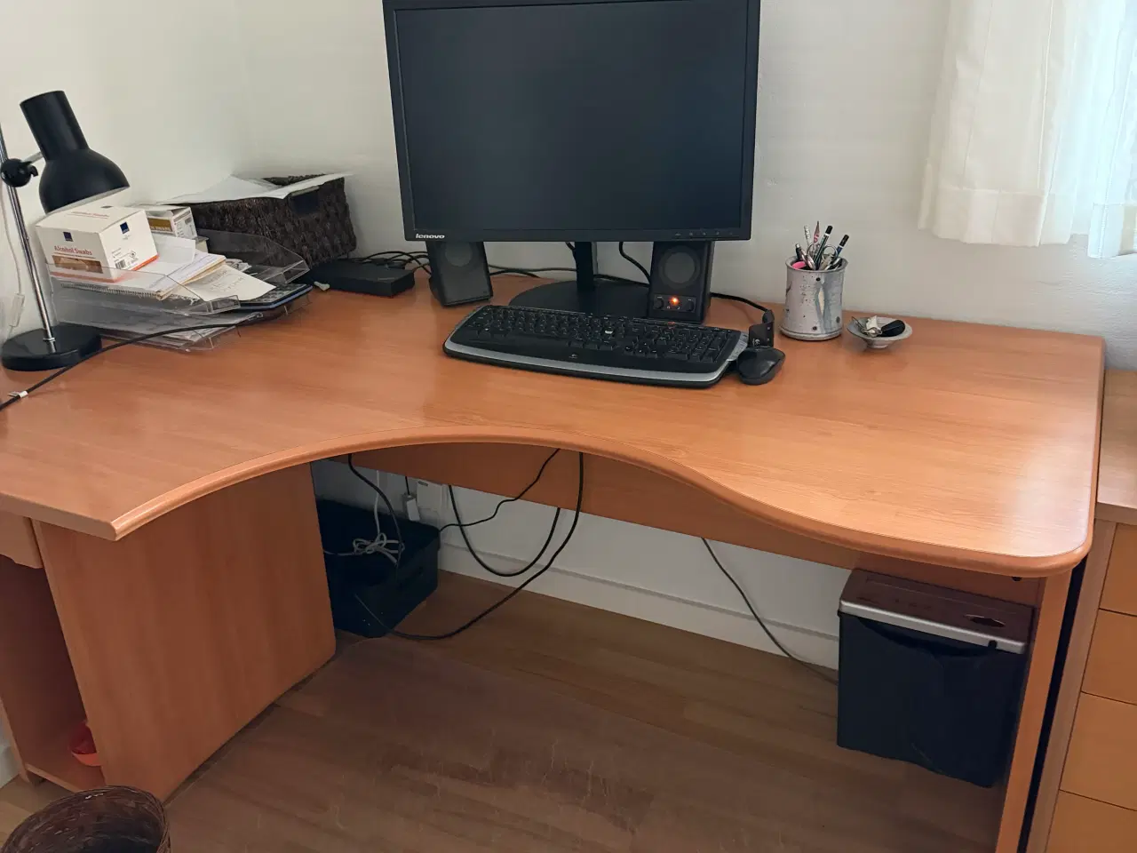Billede 4 - Kontormøbler gives væk