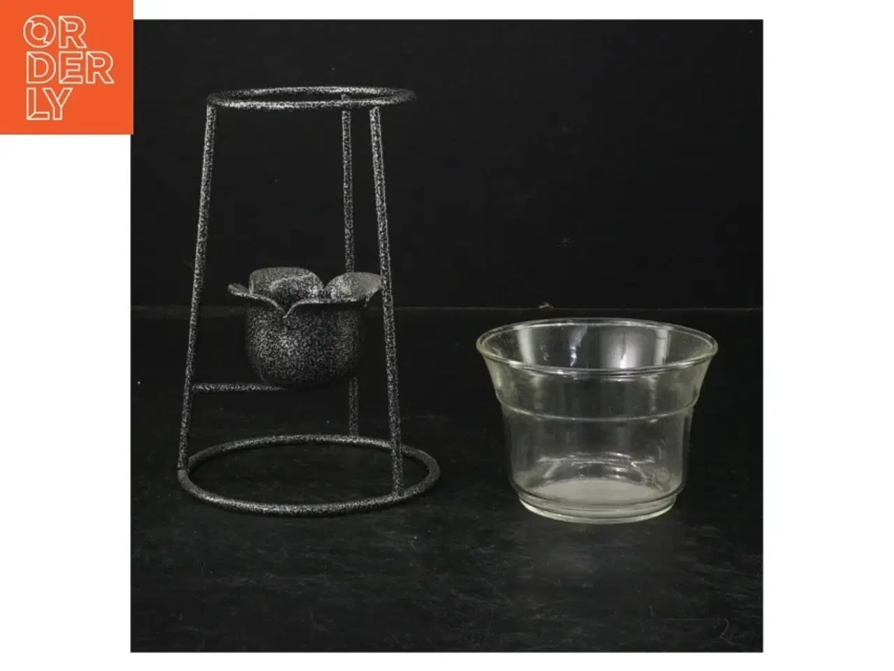 Billede 2 - Glas vase og metal lysestage med ornament (str. Ø. 8,5 cm. længde, 17,5 cm)