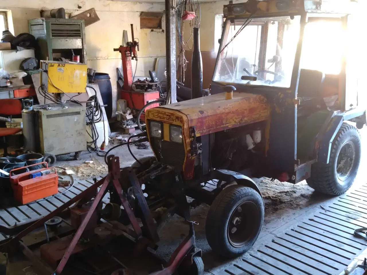 Billede 1 - Gammel sjov kommune traktor 