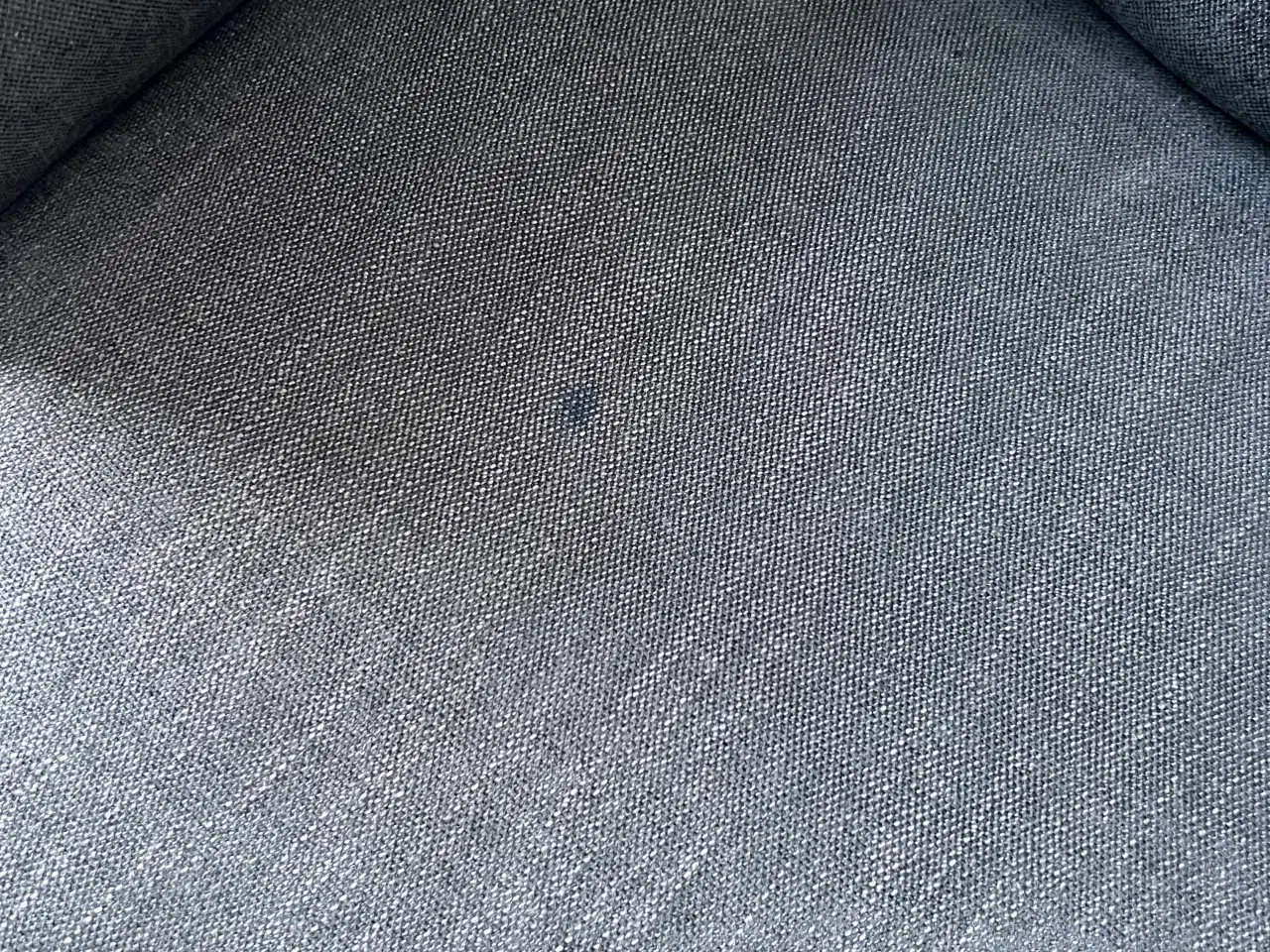 Billede 3 - Flot og rummelig sofa