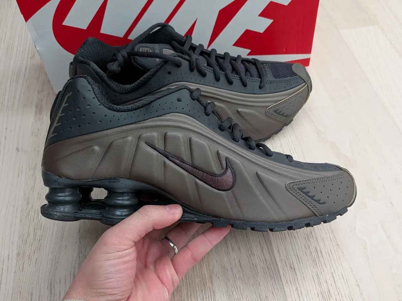 Billede 4 - Nike shox r-4 off noir ironstone 