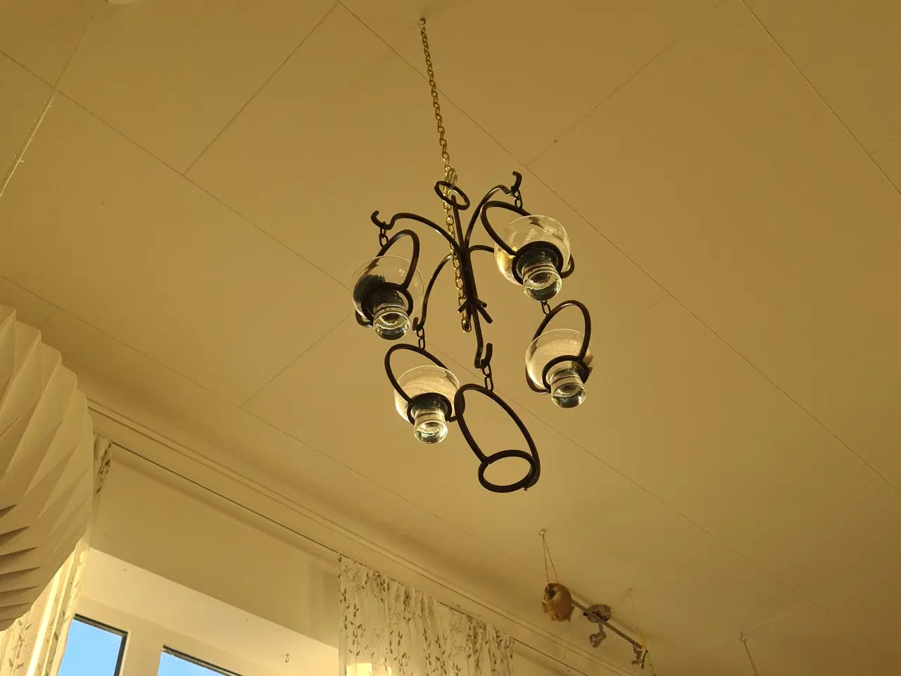 Billede 2 - Flot lyskæde. Med guldkæde