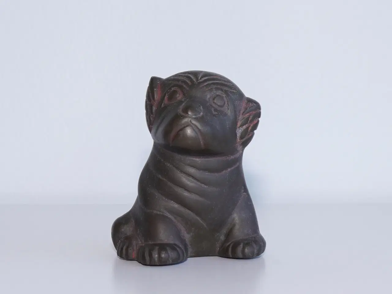 Billede 1 - Ældre og detaljeret hund i metal