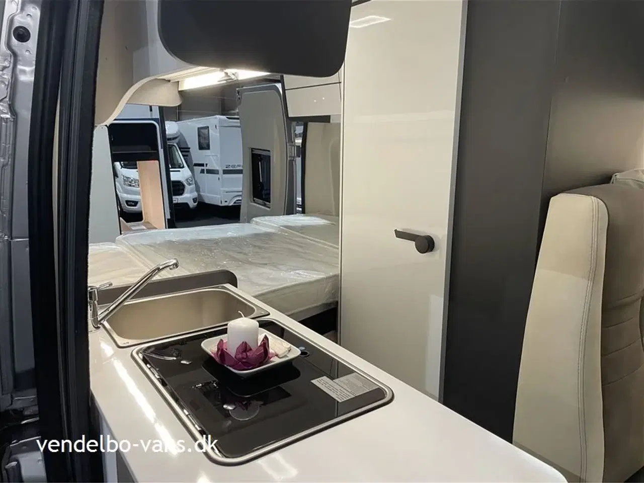 Billede 3 - 2026 - McLouis Menfys Van 1 KUN 541 cm lang - 205 cm bred og 265 cm høj