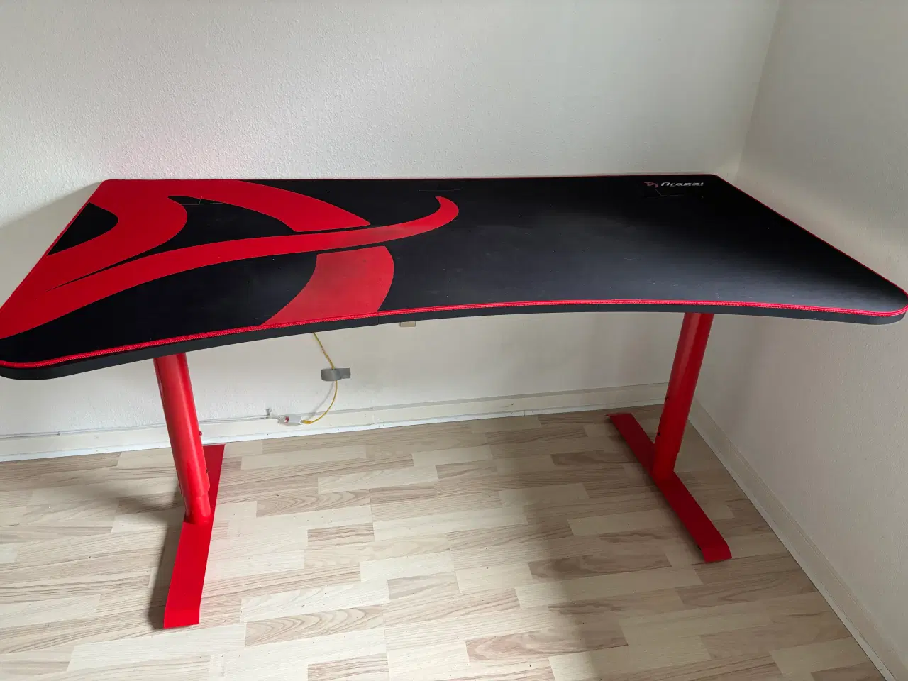 Billede 1 -  Arozzi Arena Gaming Desk 