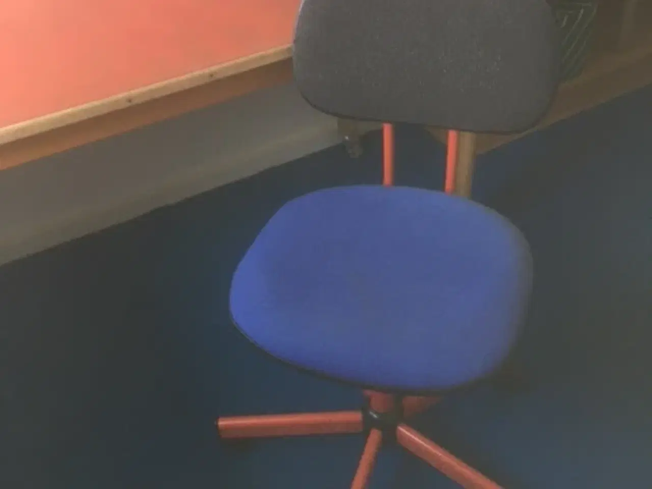 Billede 5 - Skolebord og kontorstol til børneværelset