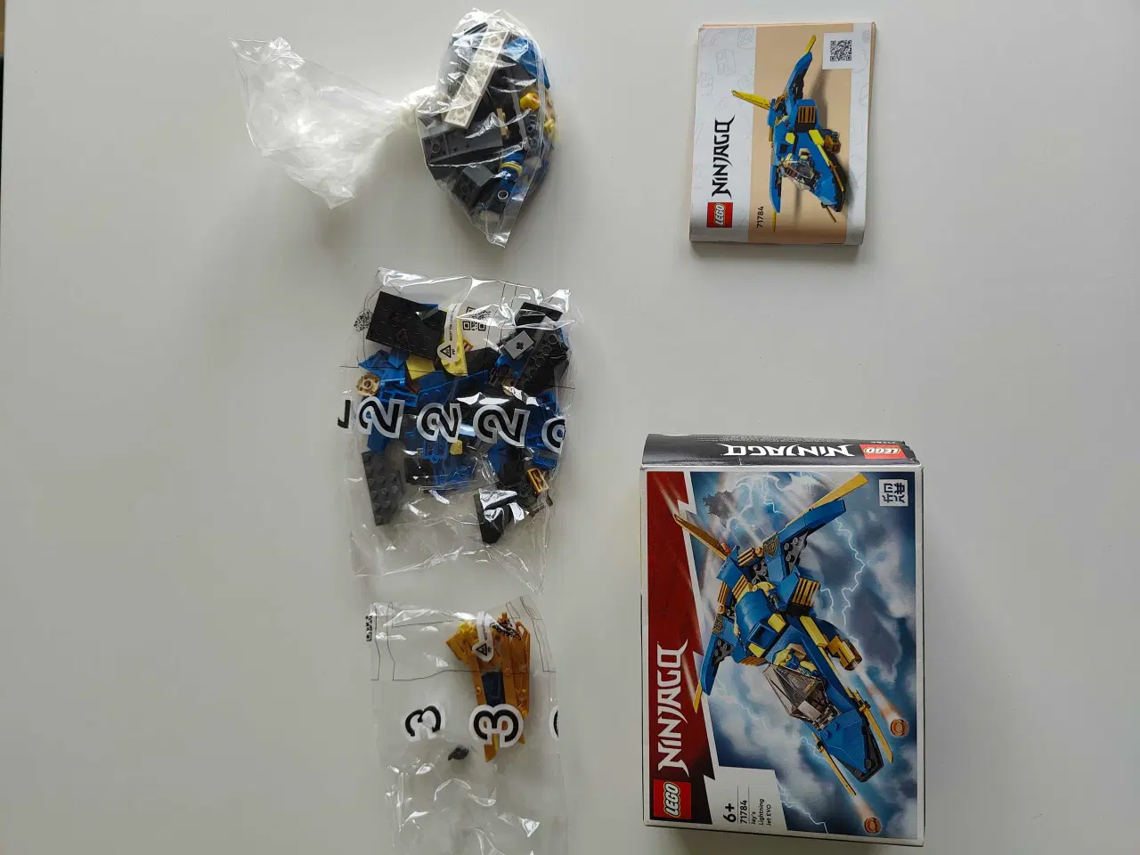 Billede 2 - Lego Ninjago sæt 71784: Jay's lightning jet EVO