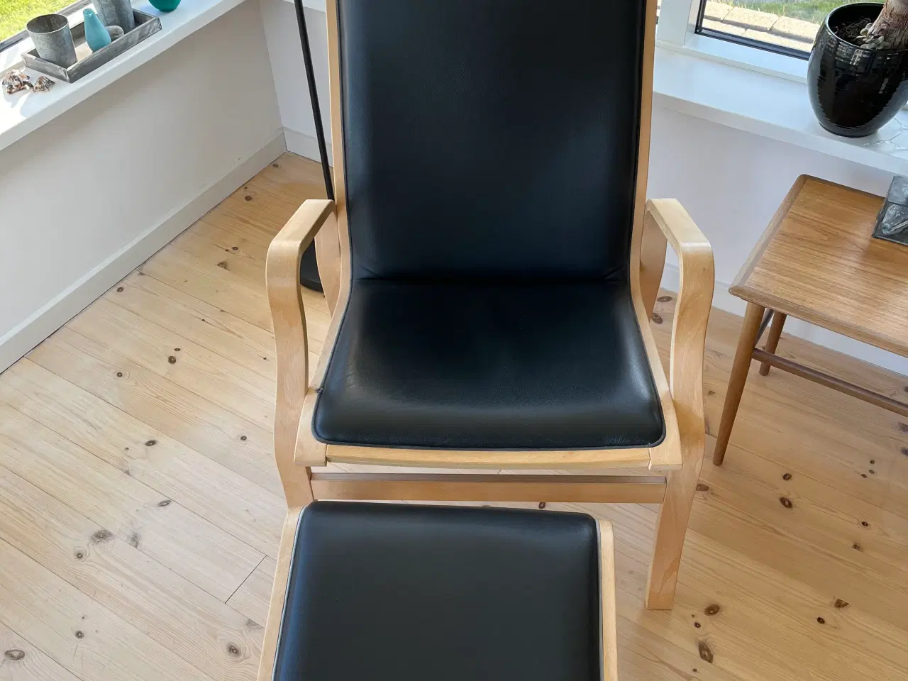 Billede 2 - 2 lænestole og 1 fodskammel