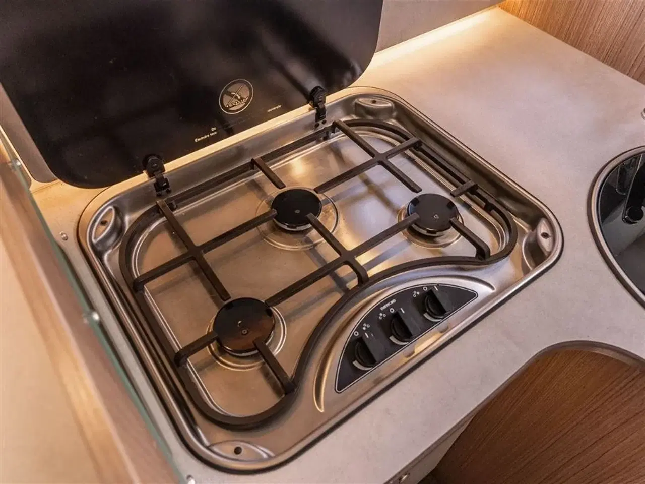 Billede 18 - 2021 - Carado I 338 Aut.   Topudstyret Helintegreret Carado med automatgear