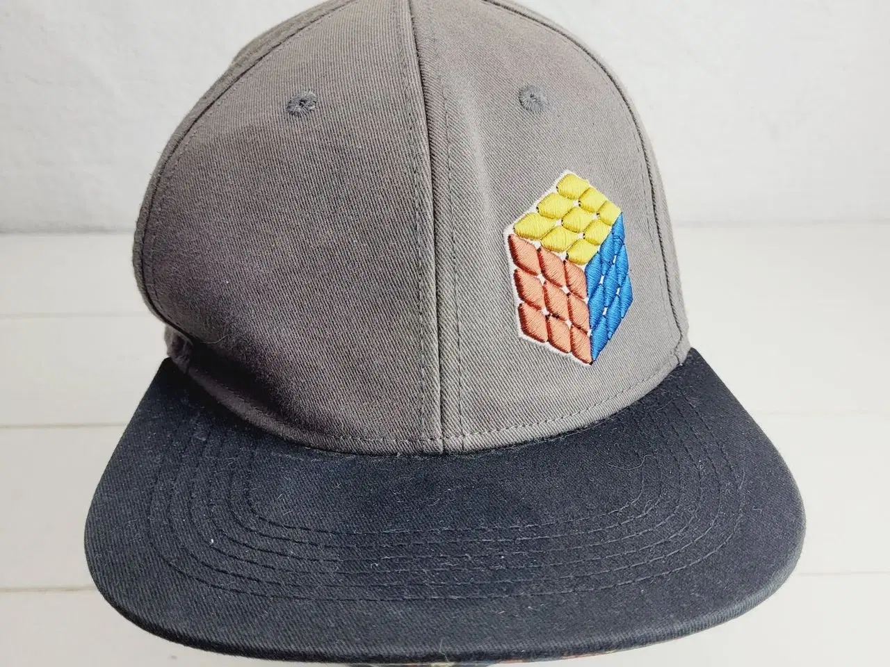 Billede 3 - ⭐️- KASKET - Rubik s Cube 3D logo Cap