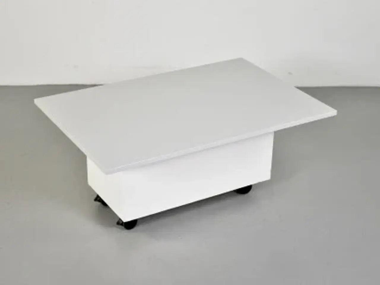 Billede 2 - Bordplade i lysgrå laminat med lysegrå abs kant 120x80 cm