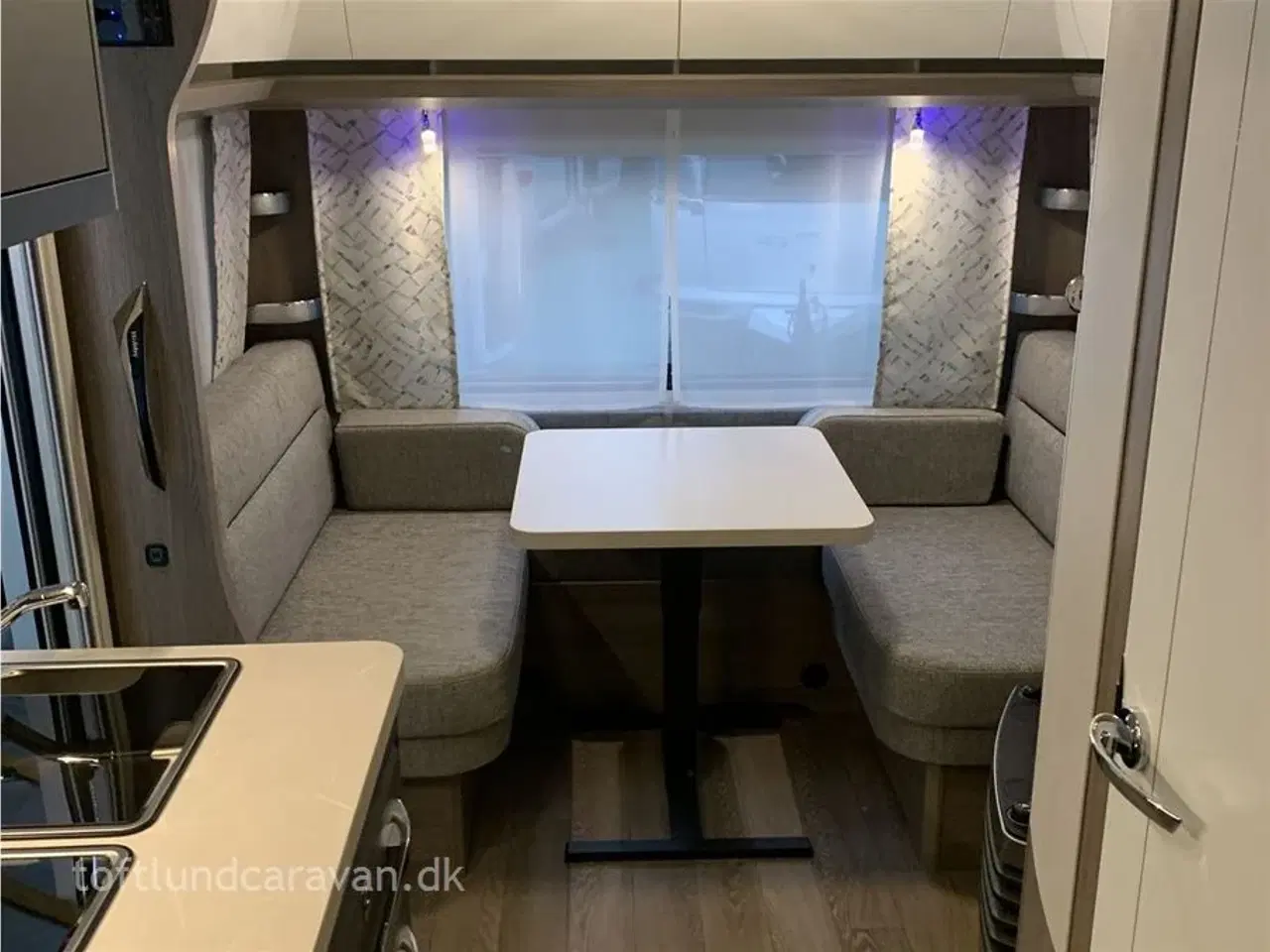 Billede 5 - 2025 - Hobby On Tour 460 DL    aut. HOBBY forhandler. NY 2025 ENKELTSENGE m/lameludtræk. NU PÅ LAGER klar til omgående levering.