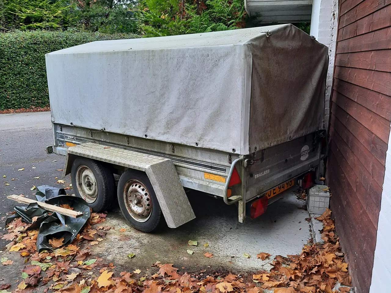 Billede 2 - Trailer 2 aksler med lukket overdække