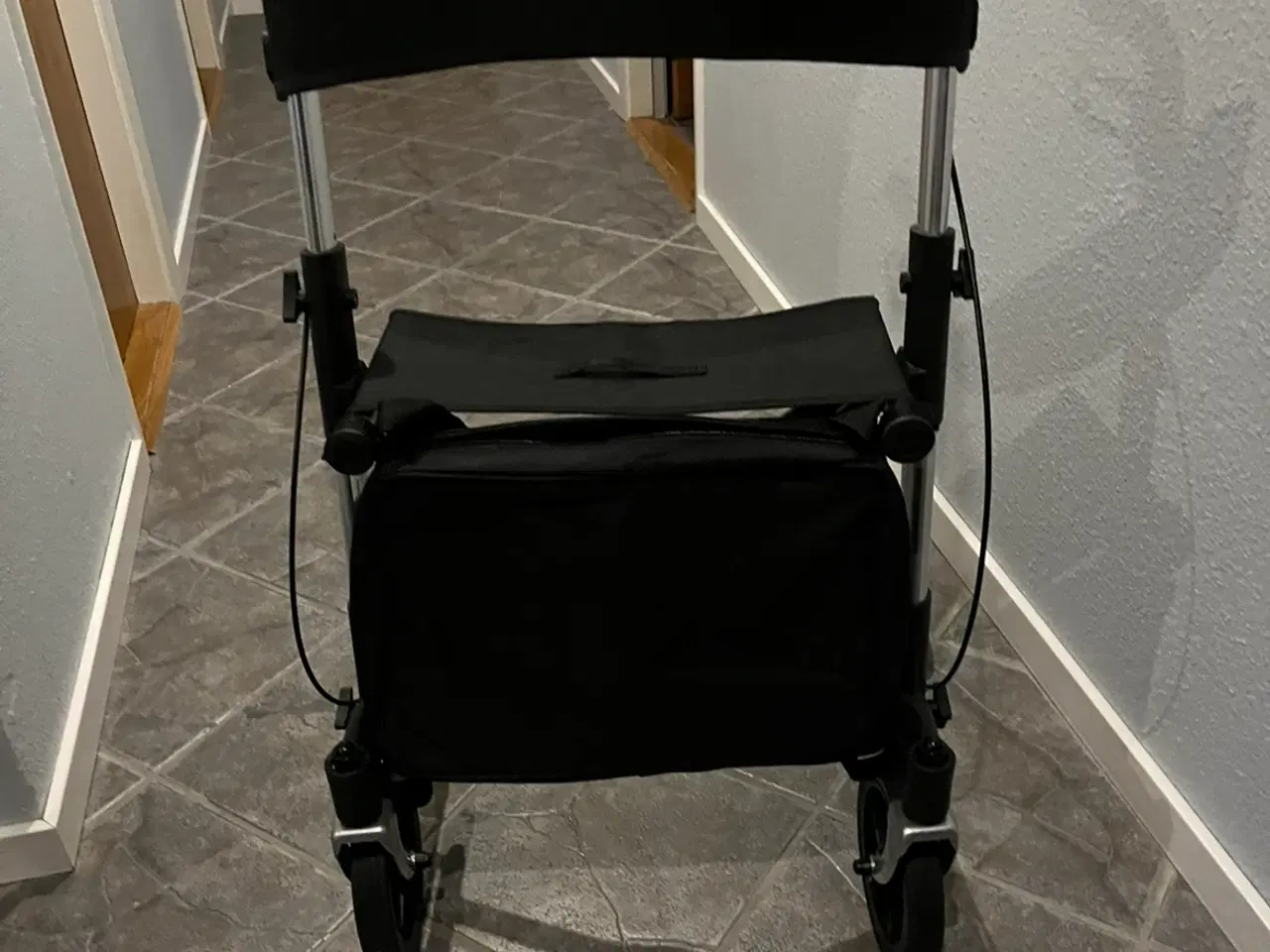 Billede 4 - Rollator helt ny kan afhentes for 500kr i Brørup  