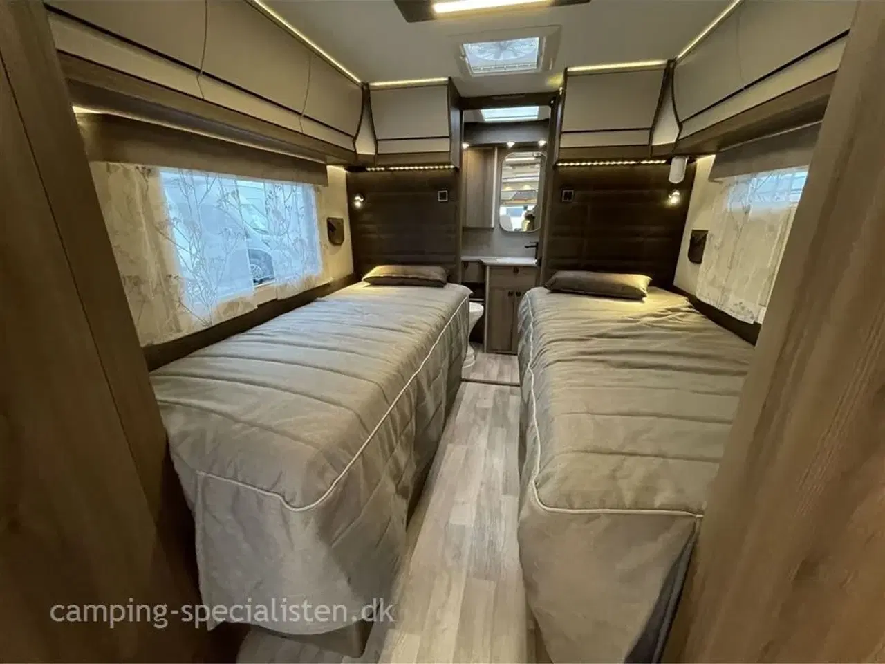 Billede 15 - 2025 - Kabe Imperial I 910 T   Kabe Imperial 910 T med ende badeværelse  model 2025 kan nu ses  hos Camping- Specialisten.dk