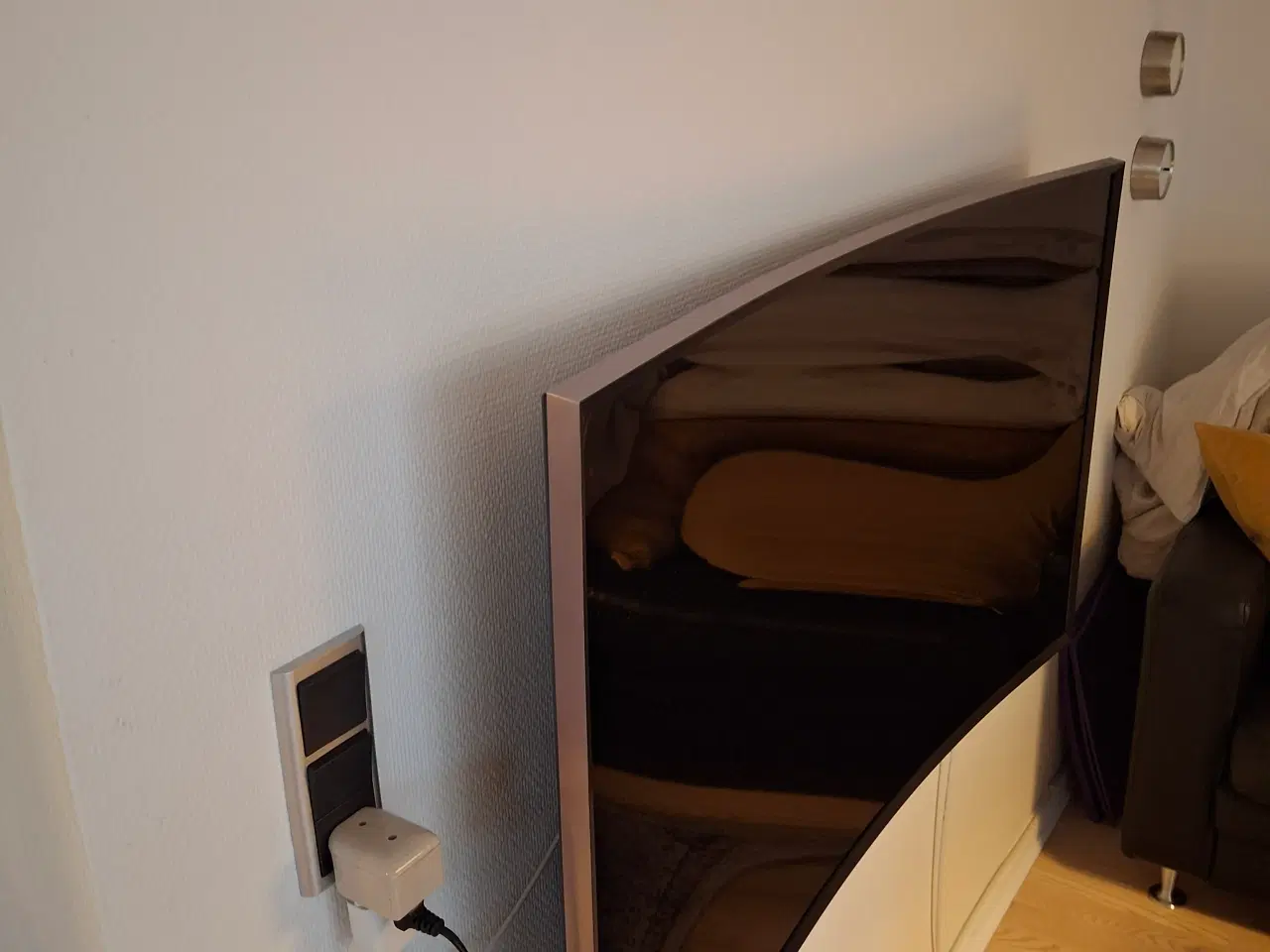 Billede 2 - Samsung buet tv incl vægophæng