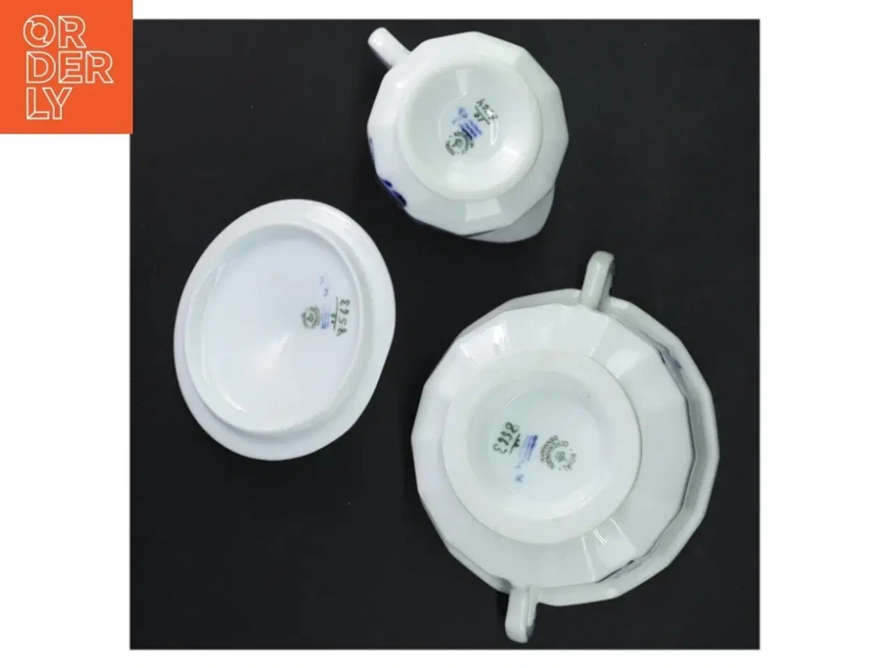 Billede 2 - Porcelænssæt med låg fra Royal Copenhagen (str. Ø. 13 cm og ø. 8 cm)