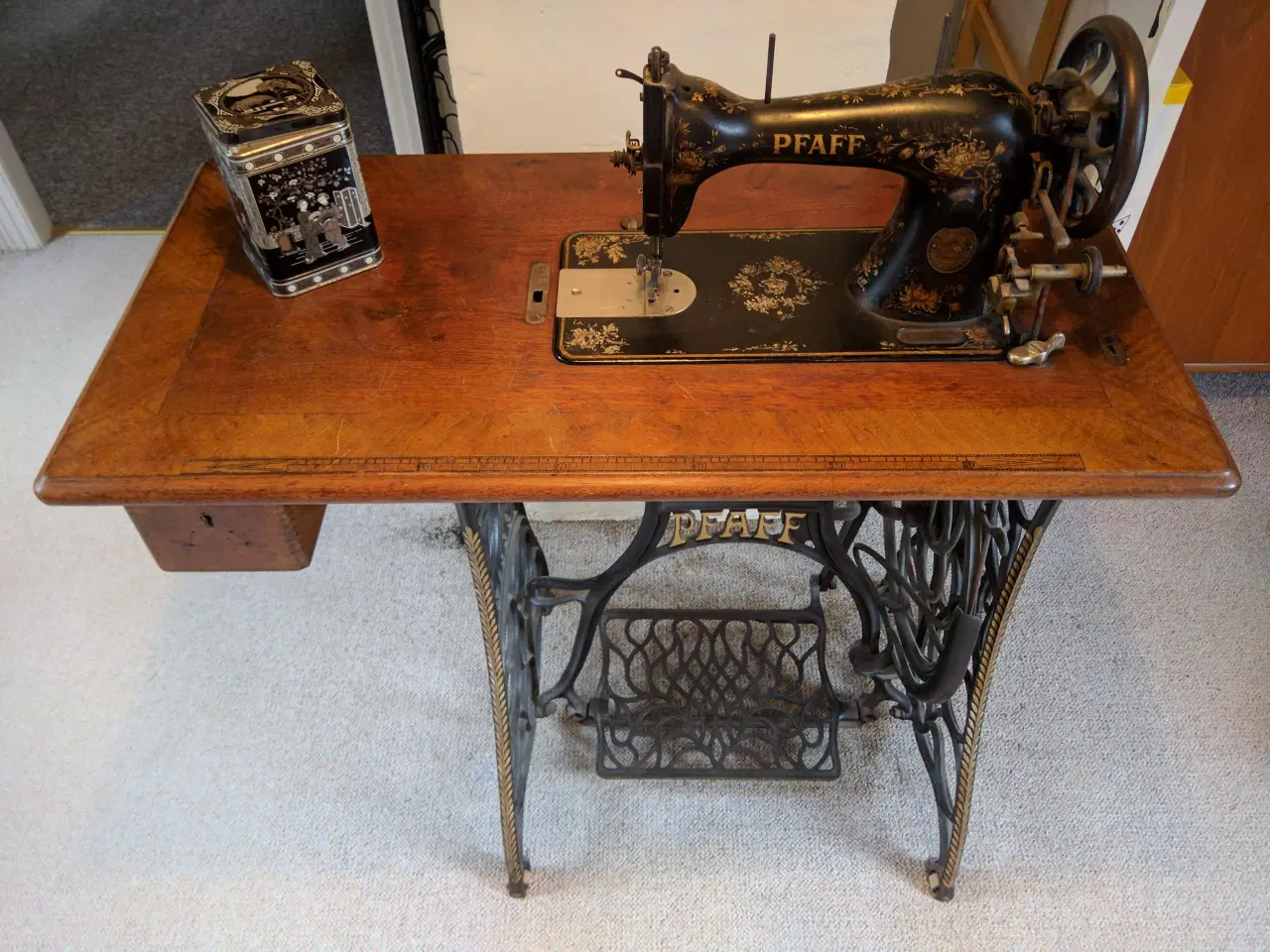 Billede 1 - Gammel Pfaff fodpedal symaskine