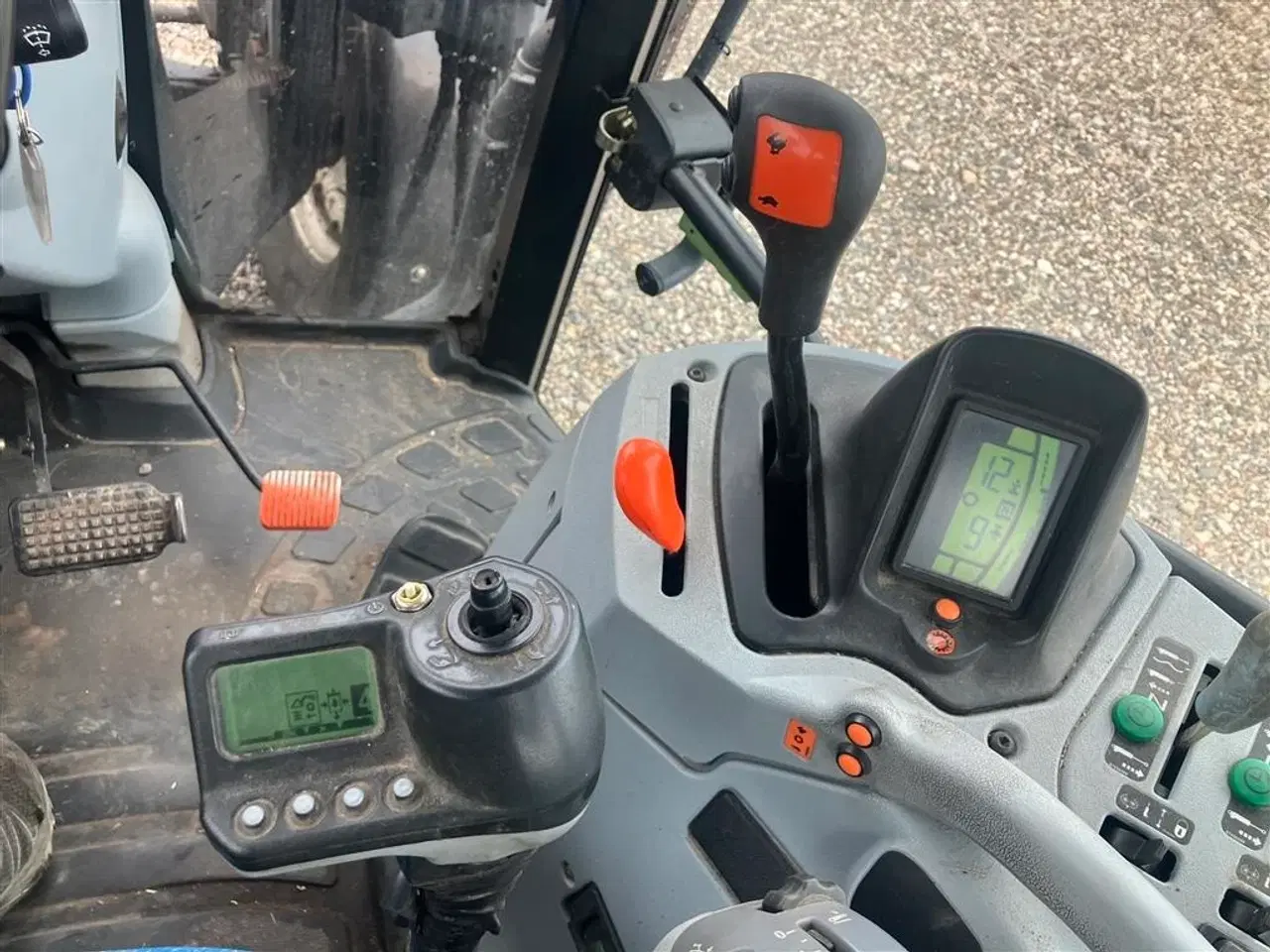 Billede 4 - New Holland T 6030 DK ELITE MED LÆSSER elektrisk joystik