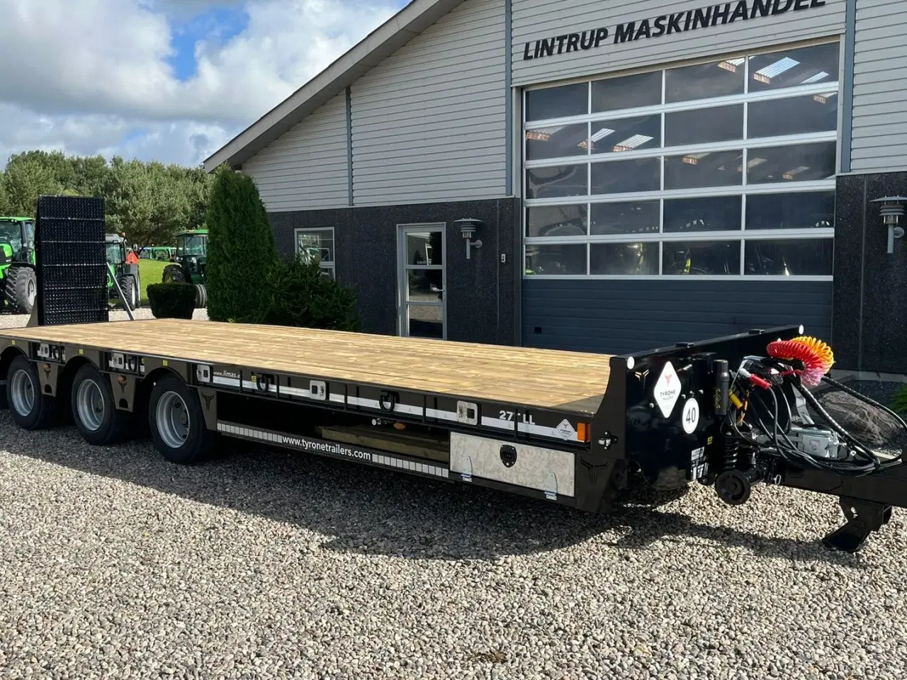 Billede 21 - Tyrone 27TLL LANG MODEL med forbredningsudstyr samt kombi bremser, både luft og hydrauliske bremser. Affjedret træk og affjedret aksler. Med hydrauliske ramper og værktøjskasse