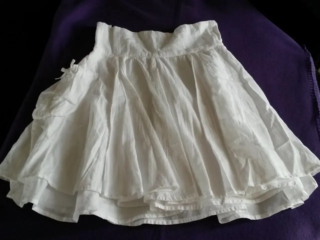 Billede 1 - Helt ny hvid nederdel