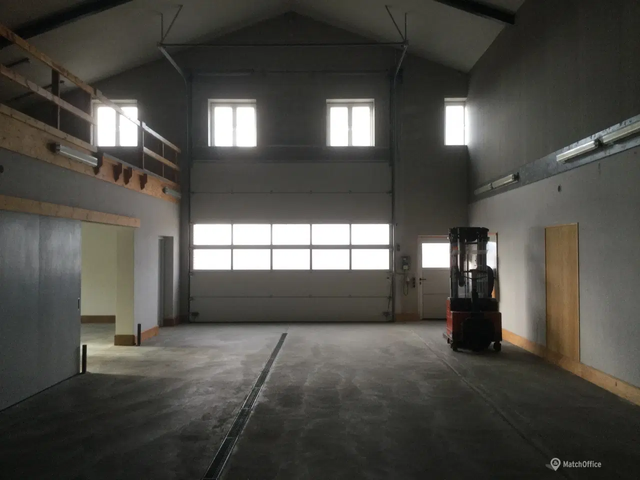 Billede 2 - lagerlokaler beliggende i rolige omgivelser