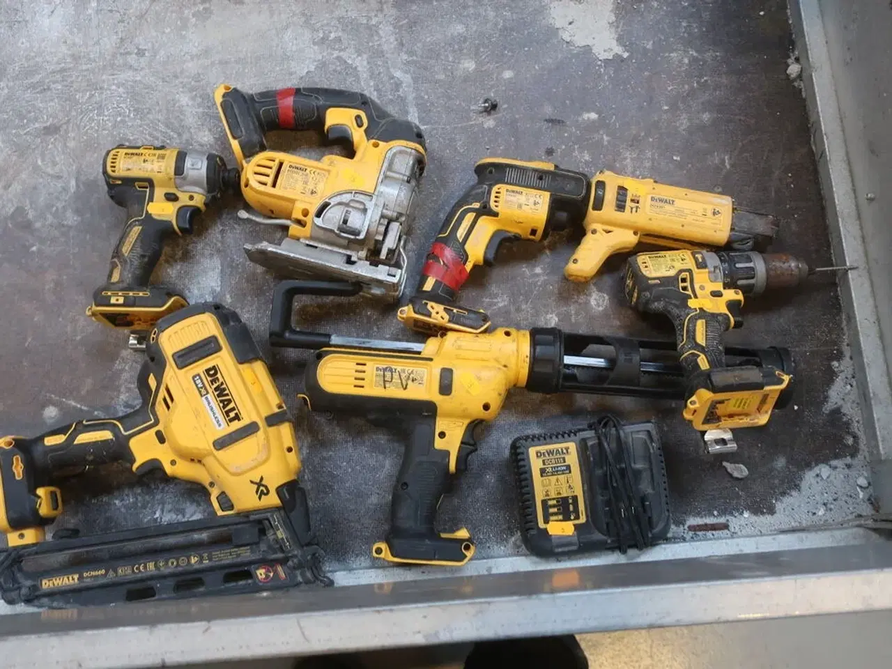 Billede 1 - 6 stk. akku håndværktøj DEWALT og lader