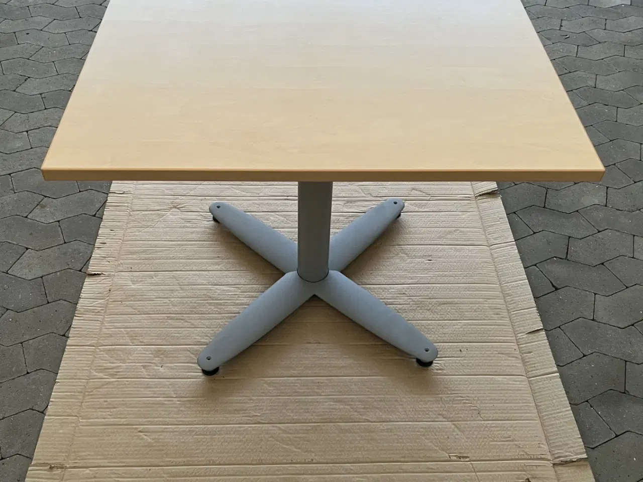 Billede 2 - Bord i bøg 80x80  højde 72