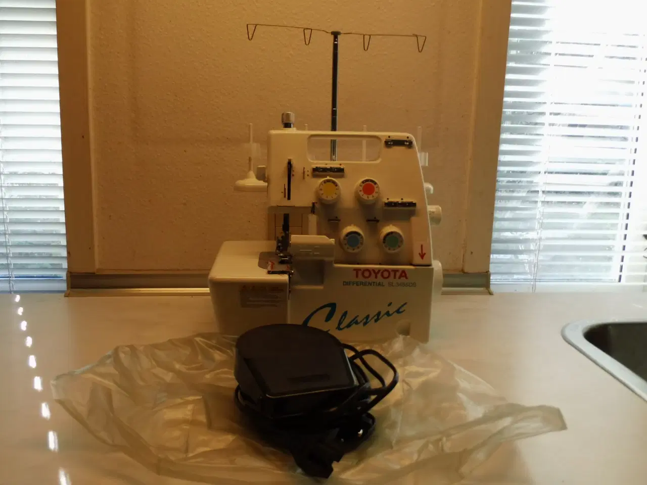 Billede 6 - Overlocker Toyoto SL3455DS  4-tråds  2-nåls