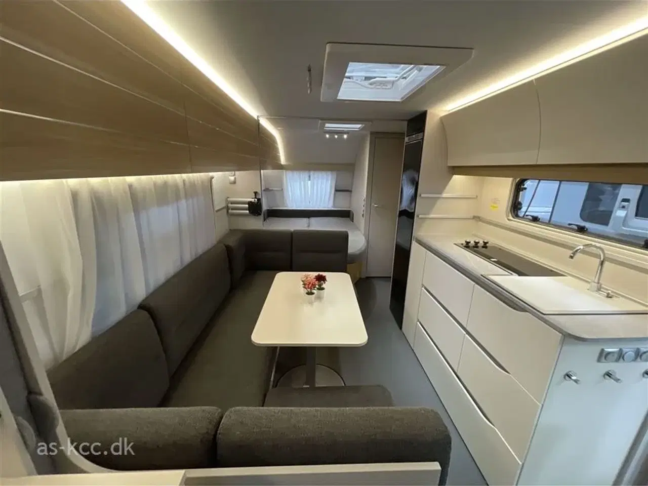 Billede 7 - 2021 - Adria Adora 613 PK Teen   Adria Adora 613 PK Teen årg. 2021, 7 sovepladser 10 siddepladser  Mover, Isabella Commodore Dawn 3 m fortelt med tæppe, DuoControl, Cykelstativ