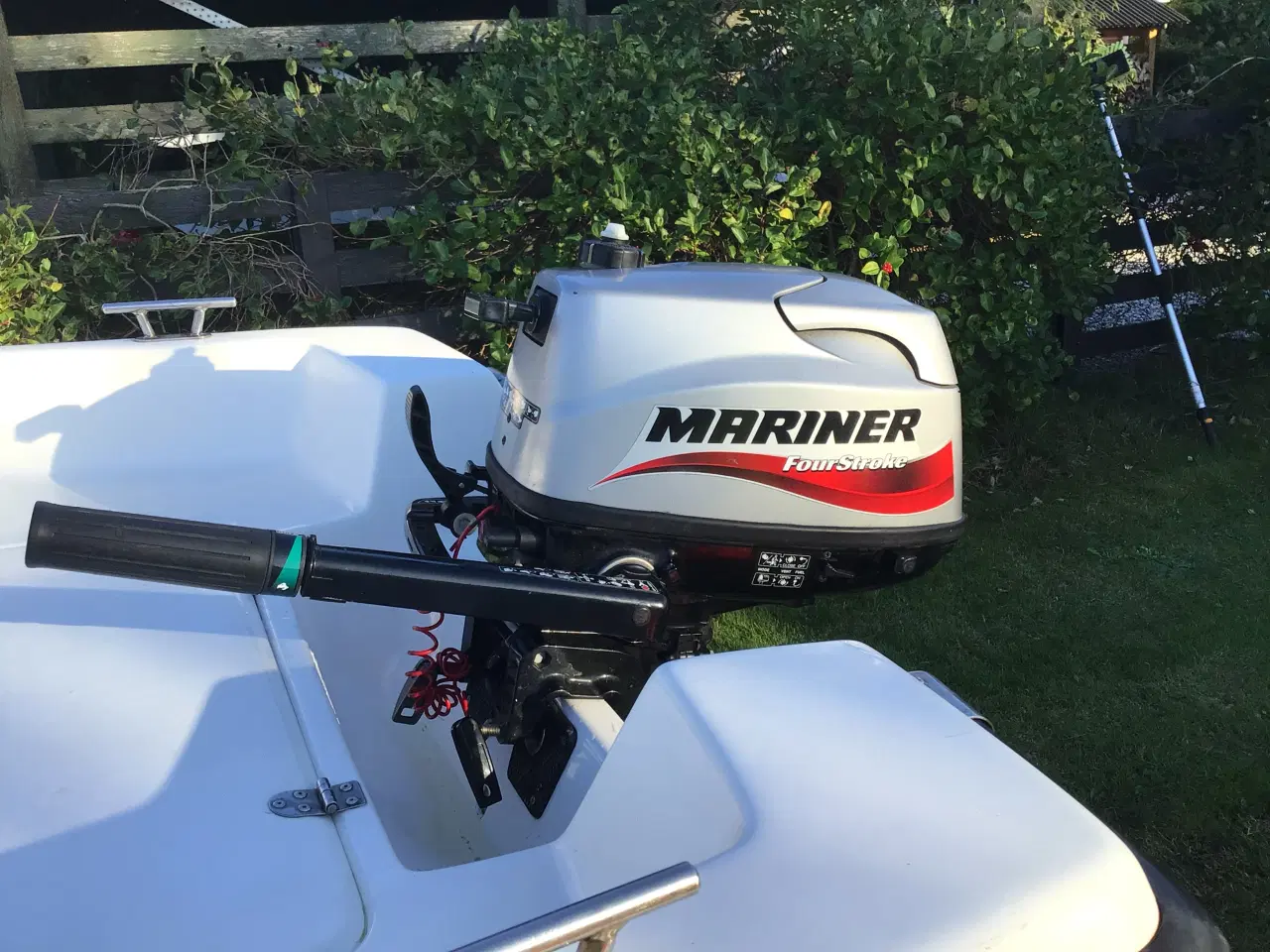 Billede 2 - 13 fod glasfiber jolle med motor & indreg. trailer