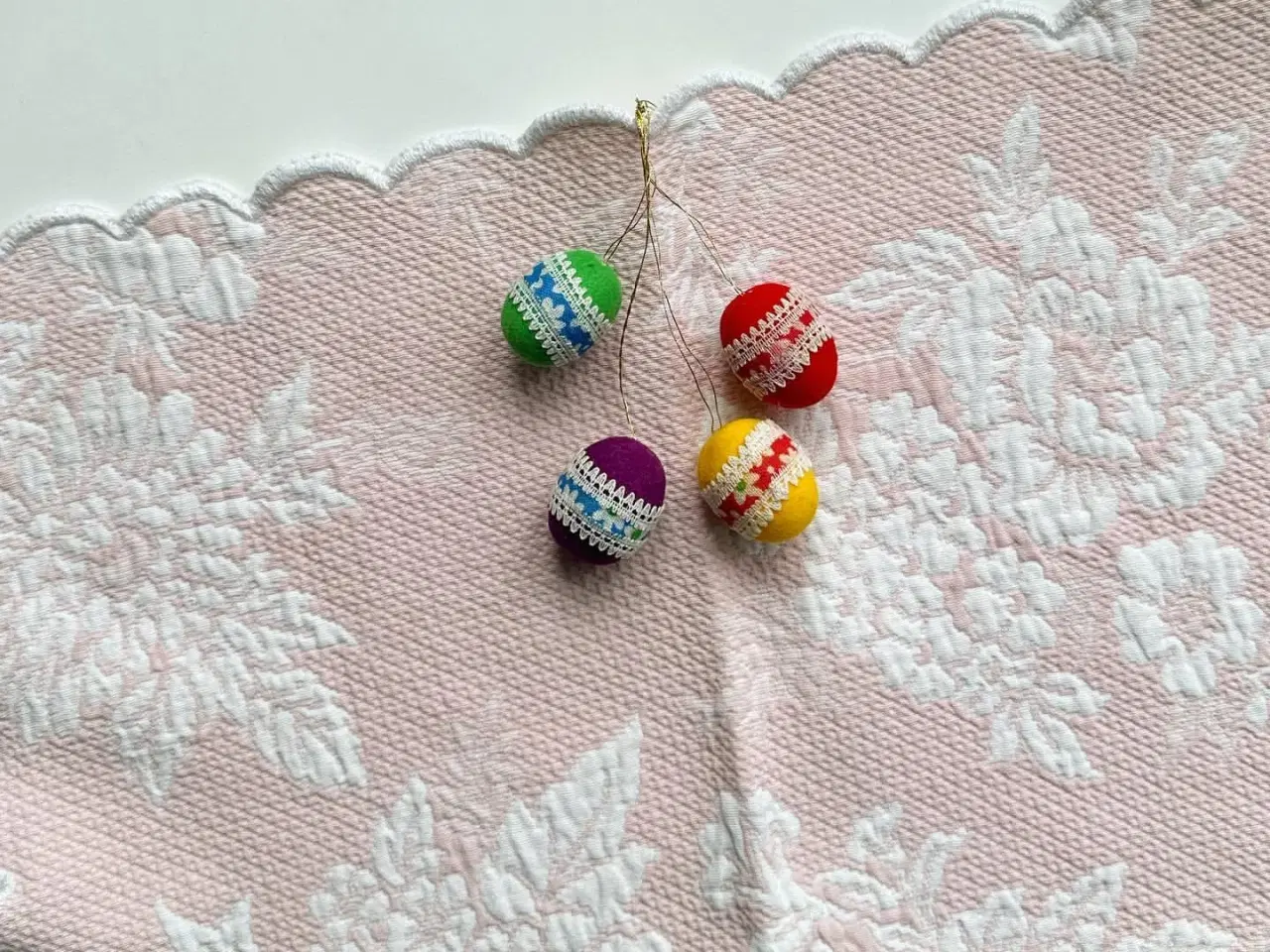 Billede 2 - Farverige æg m blomstret bort, 4 stk samlet