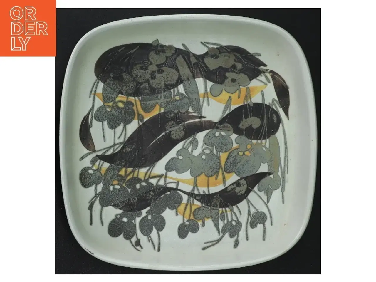 Billede 1 - Vintage sort og hvid keramikfad 964-3774 fra Royal Copenhagen (str. 21,5 cm)