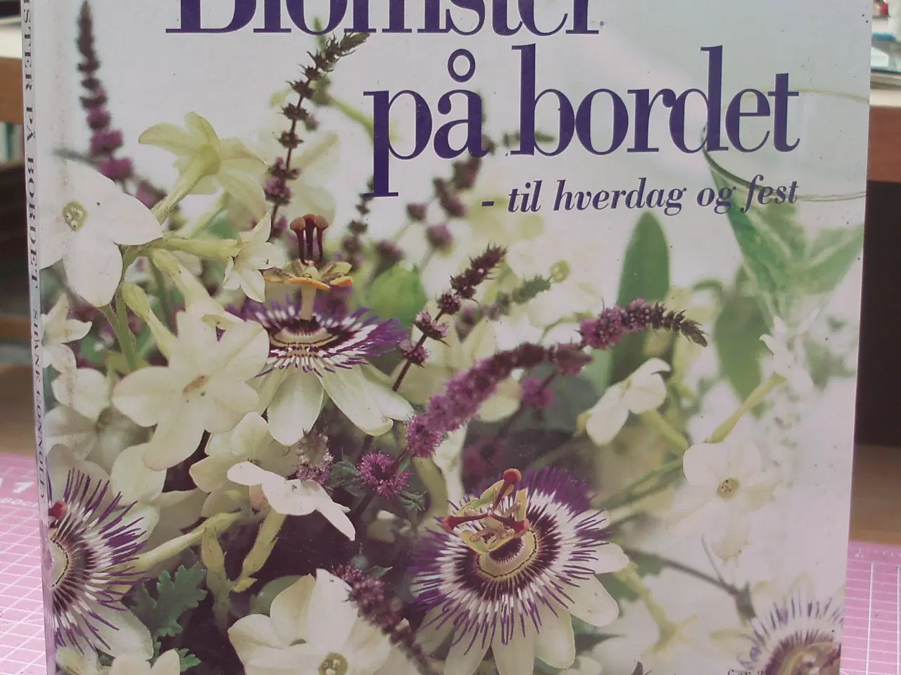 Billede 1 - Hobby; Blomster på bordet af Shane Connolly