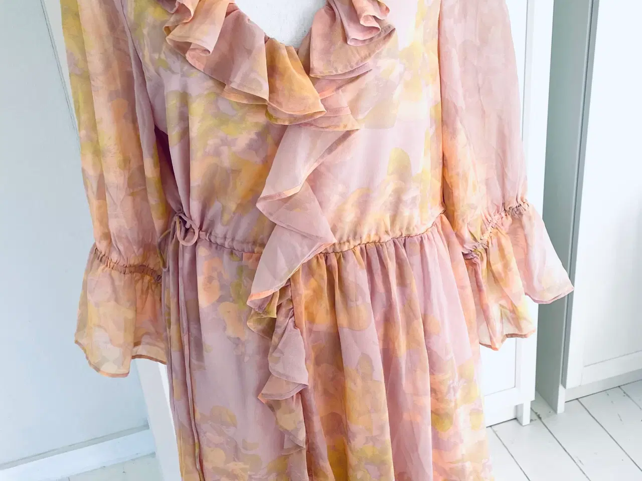 Billede 1 - Smuk kjole i god stand 