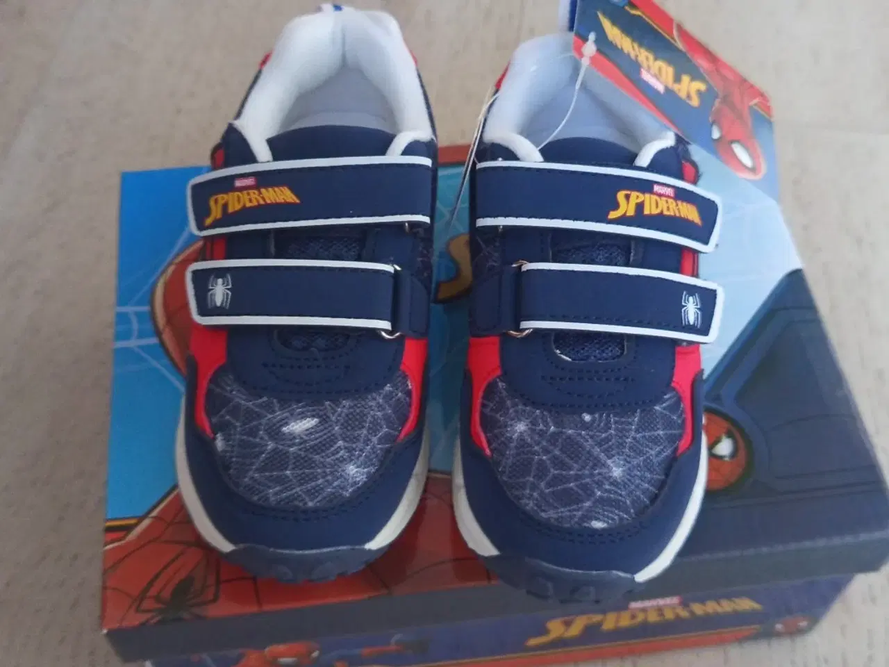 Billede 6 - Nye Spider-Man sko med lys 