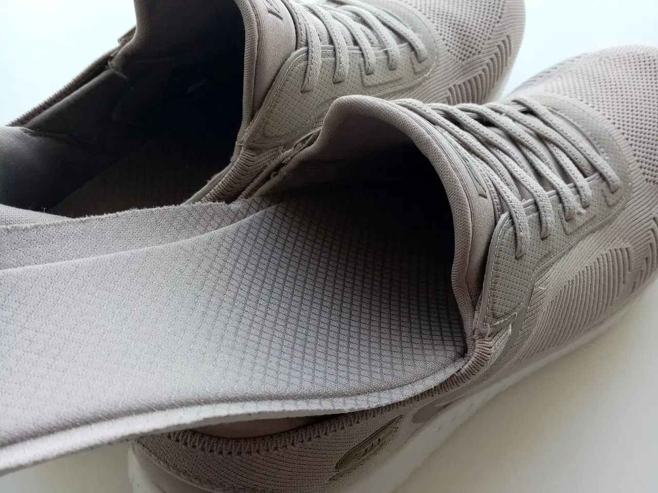 Billede 3 - Helt nye Skechers slip - ins sko nr. 42