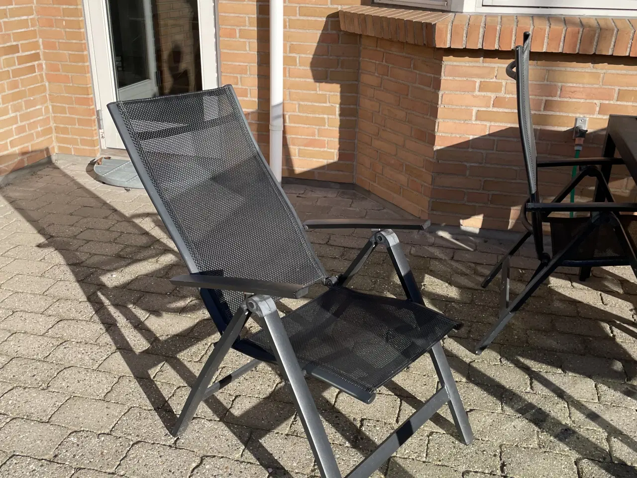 Billede 3 - Vedligeholdesfri havebord m stole