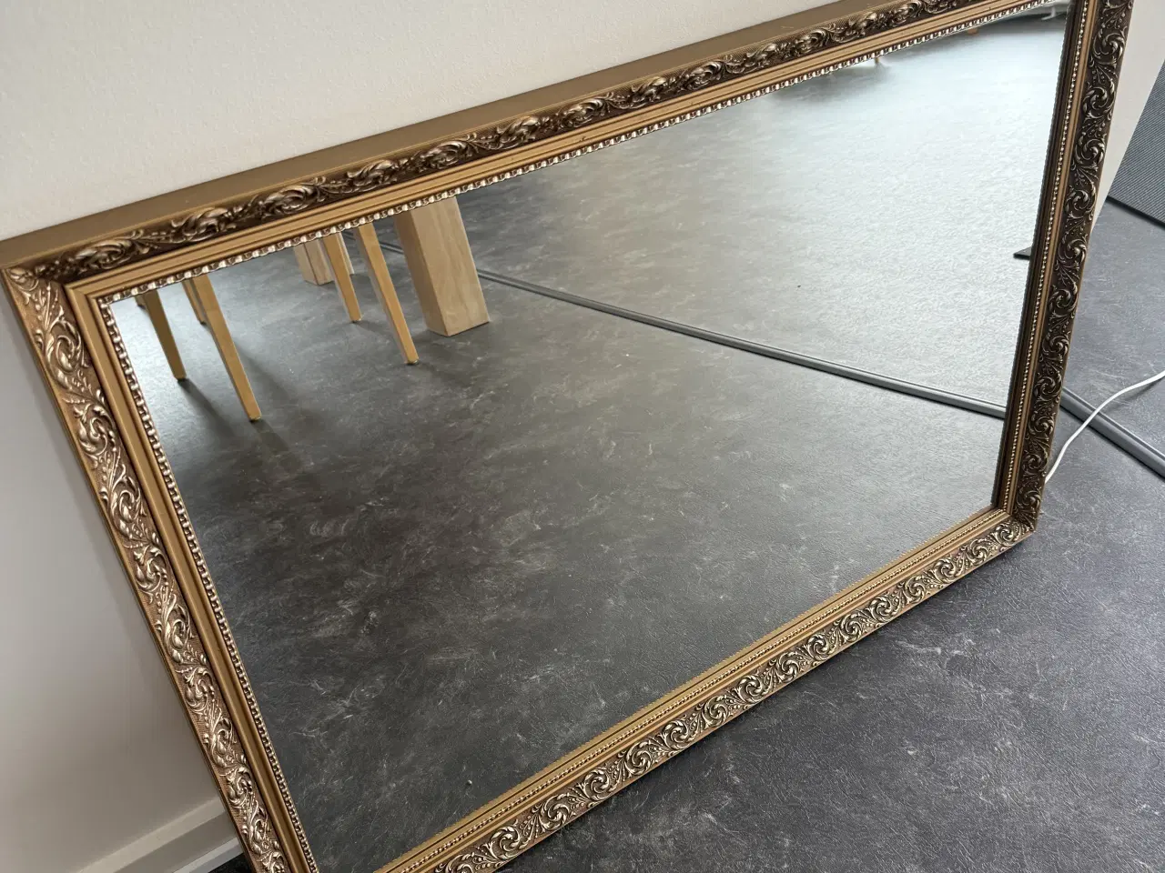 Billede 1 - Spejl med antik ramme 99x70 cm