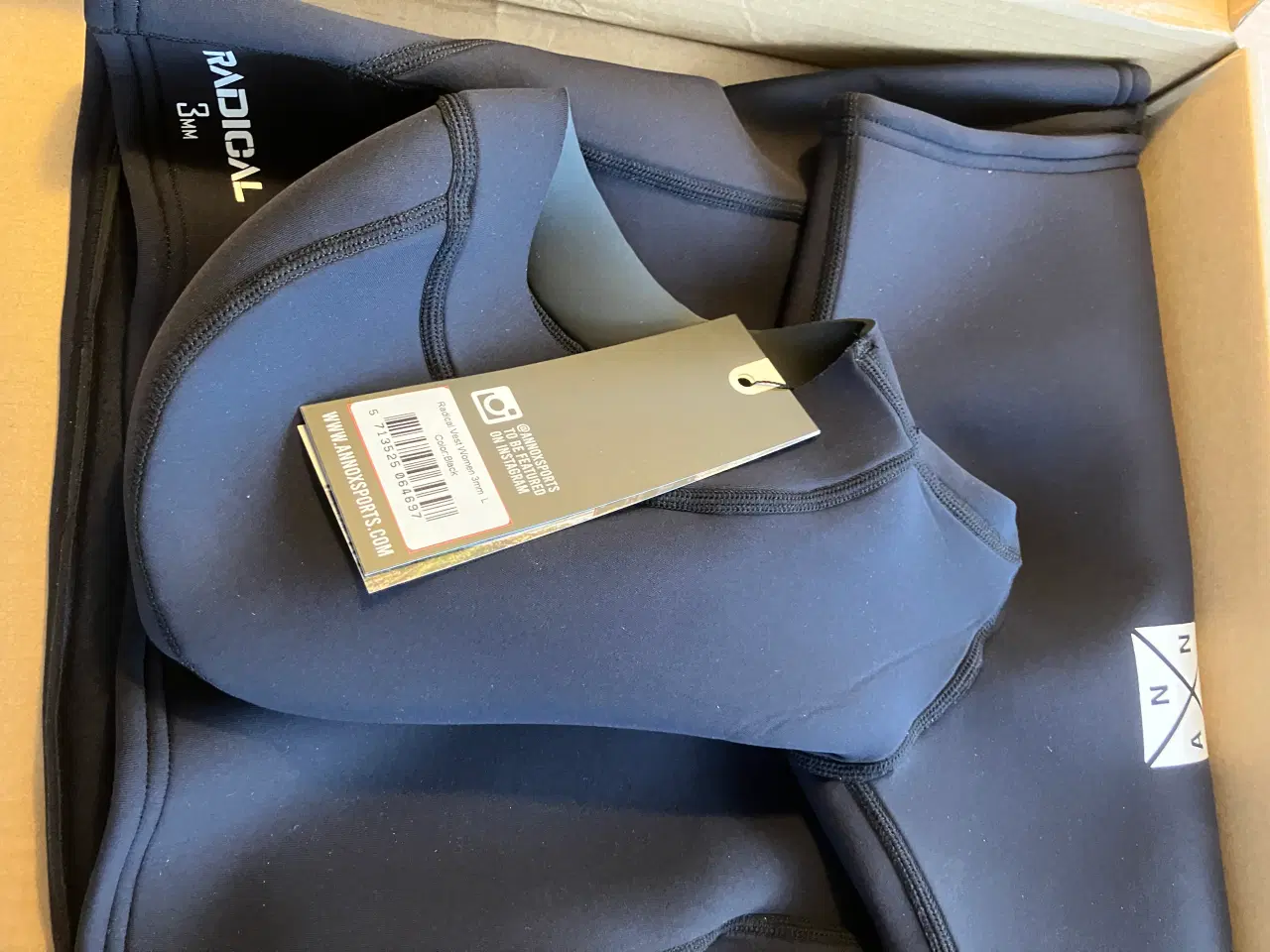 Billede 3 - Neopren vest med hætte