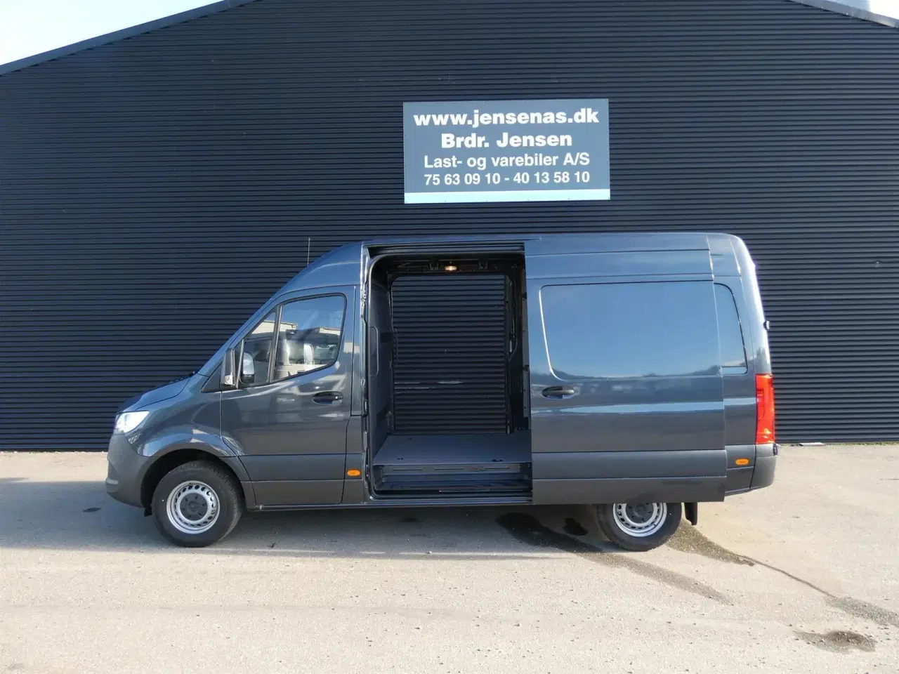 Billede 1 - Mercedes-Benz Sprinter 317 2,0 CDI A2 H2 RWD 9G-Tronic 170HK Van Aut.