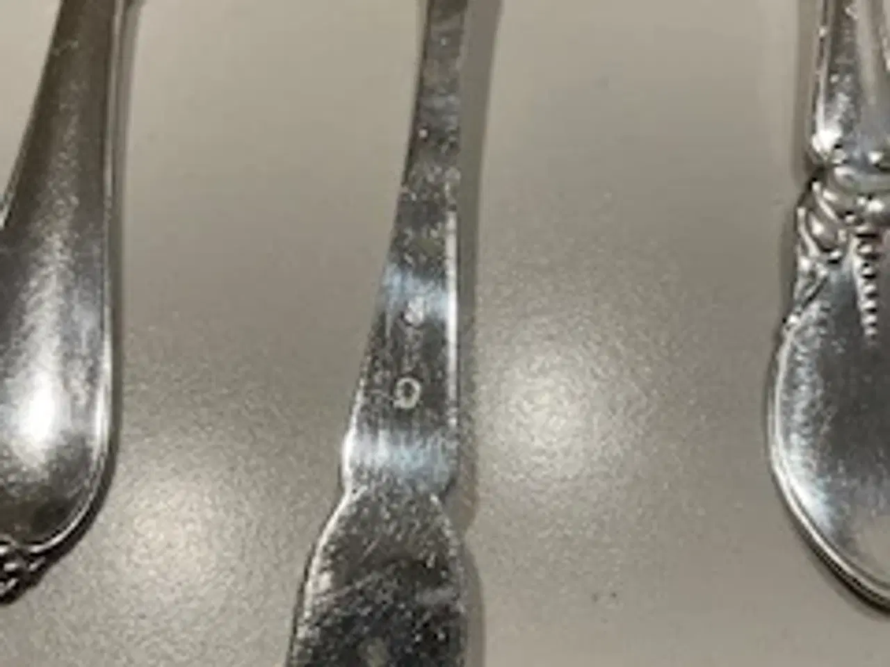 Billede 3 - Forskelligt bestik ABSA og SØLVA-gafler,skeer mm