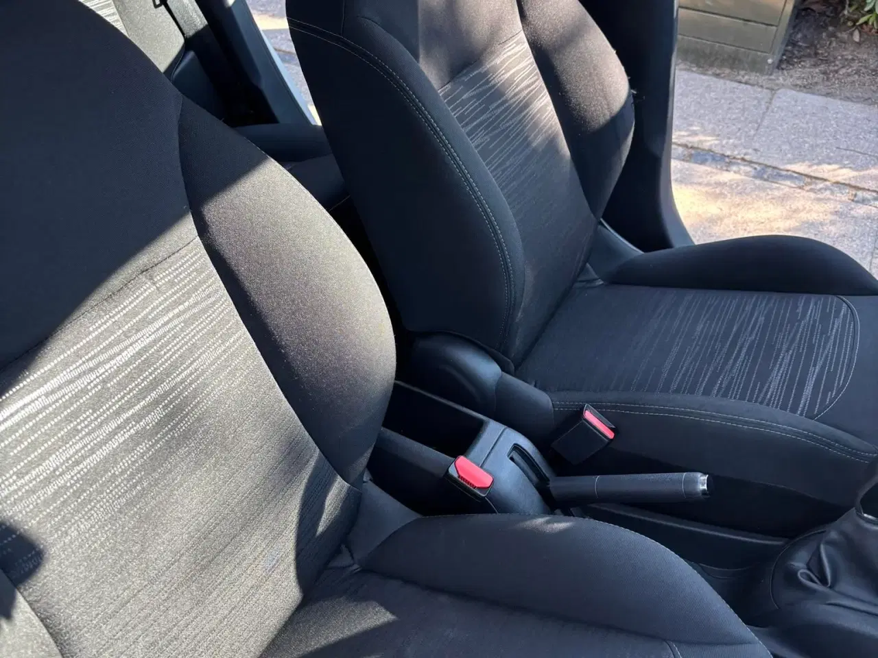 Billede 6 - Perfekt lille bil med få kilometer bag sig 