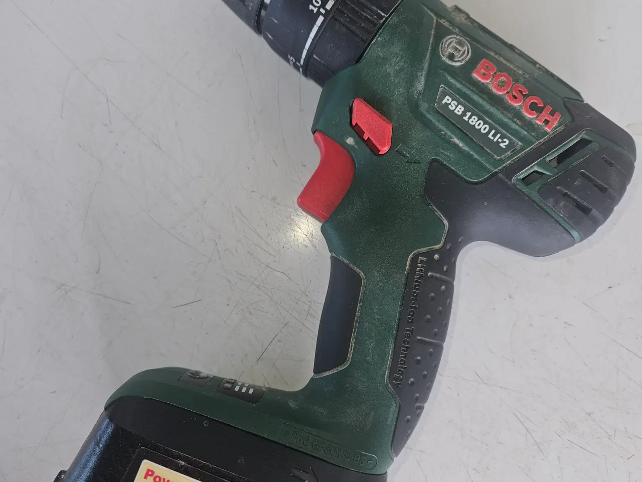 Billede 1 - re skrue maskine fra bosch med 2 batterier og opla