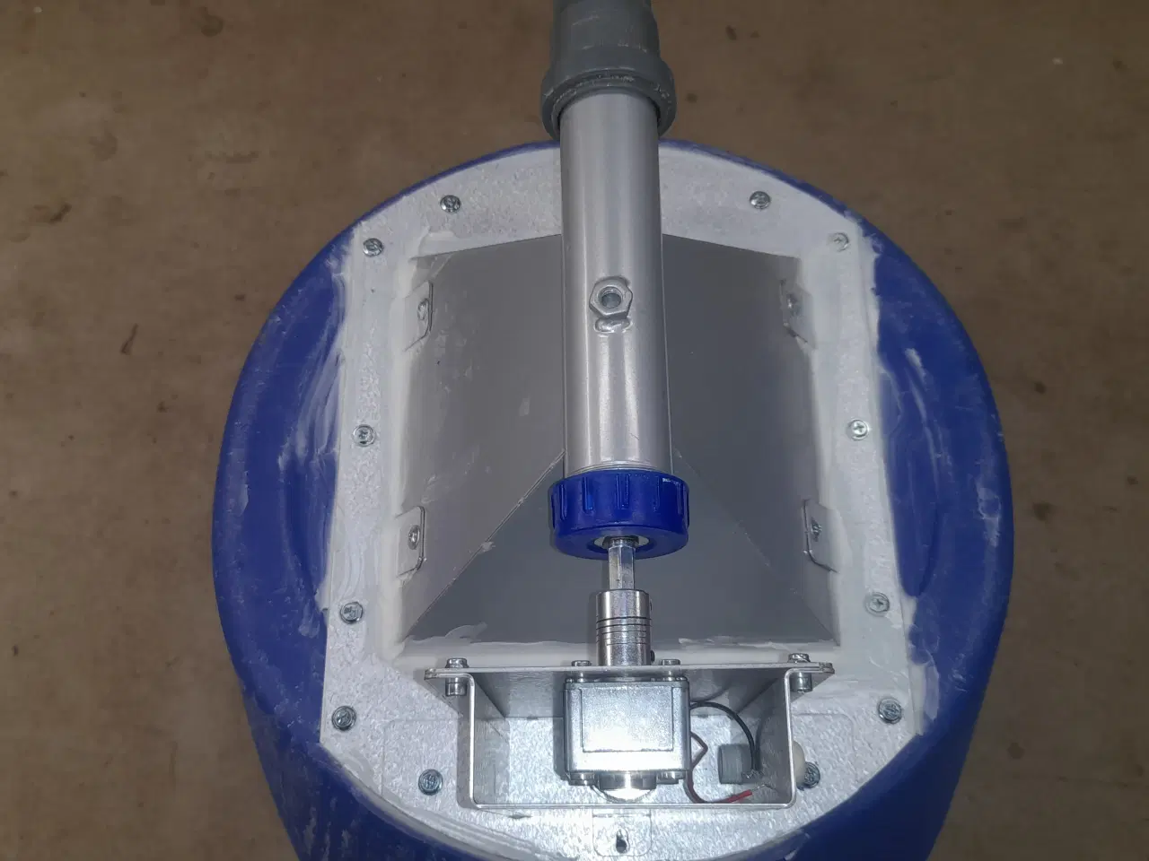 Billede 3 - Fodertønde med automatisk fodring