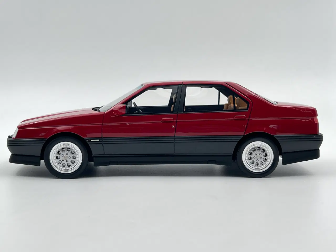 Billede 2 - 1993 Alfa Romeo 164 3.0 V6 Q4 1:18  Super sjælden 