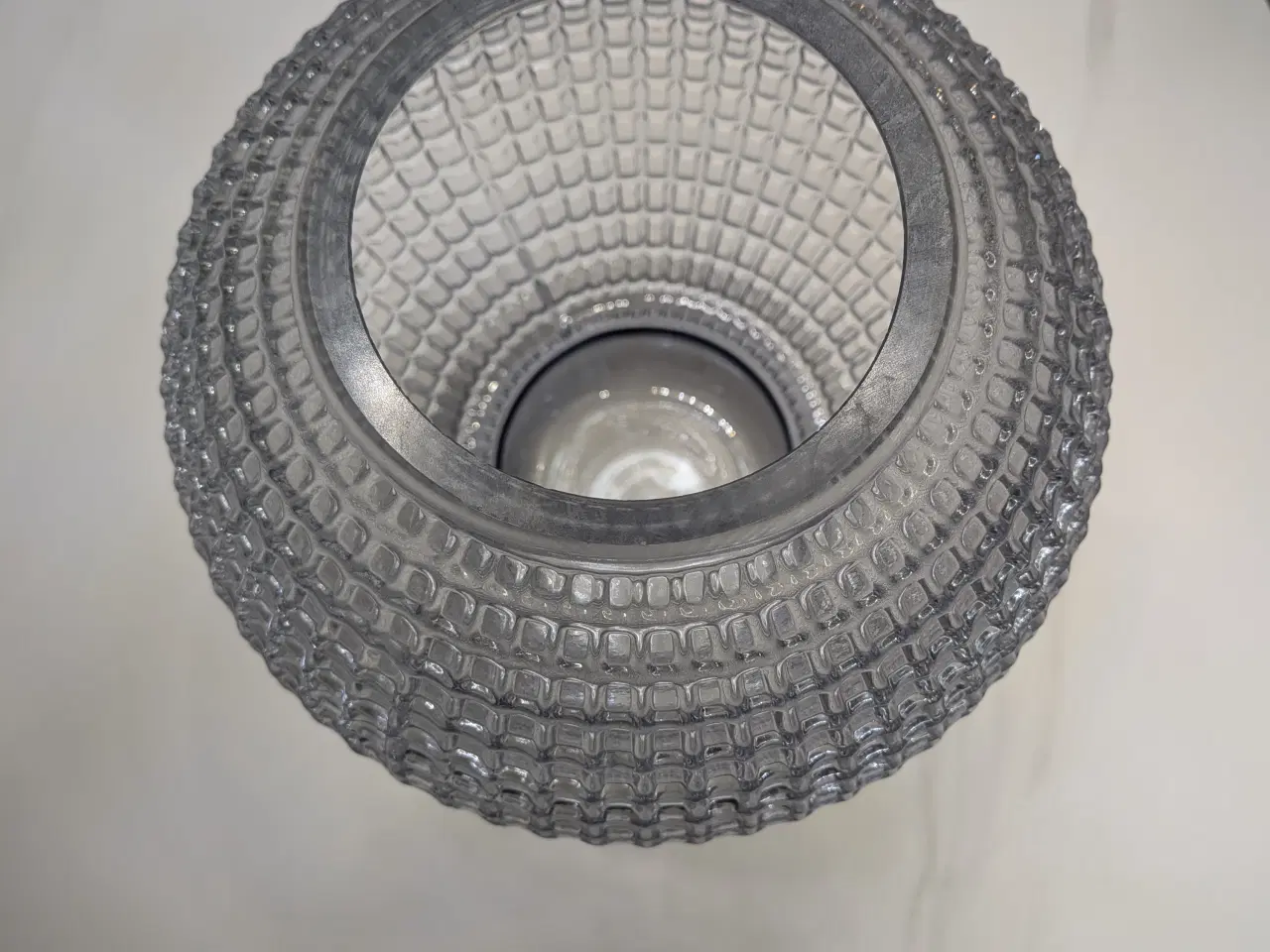 Billede 4 - Smuk Spektrum glasvase (H: 20 cm) – Flot mønster