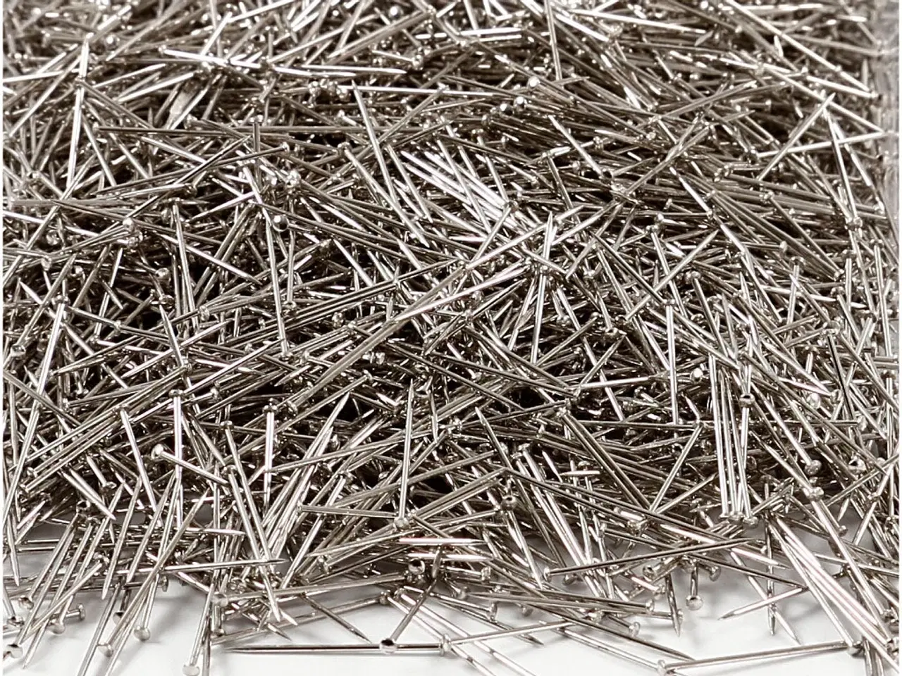 Billede 1 - Kvalitets knappenåle 18 mm, sølv - 500g pakke